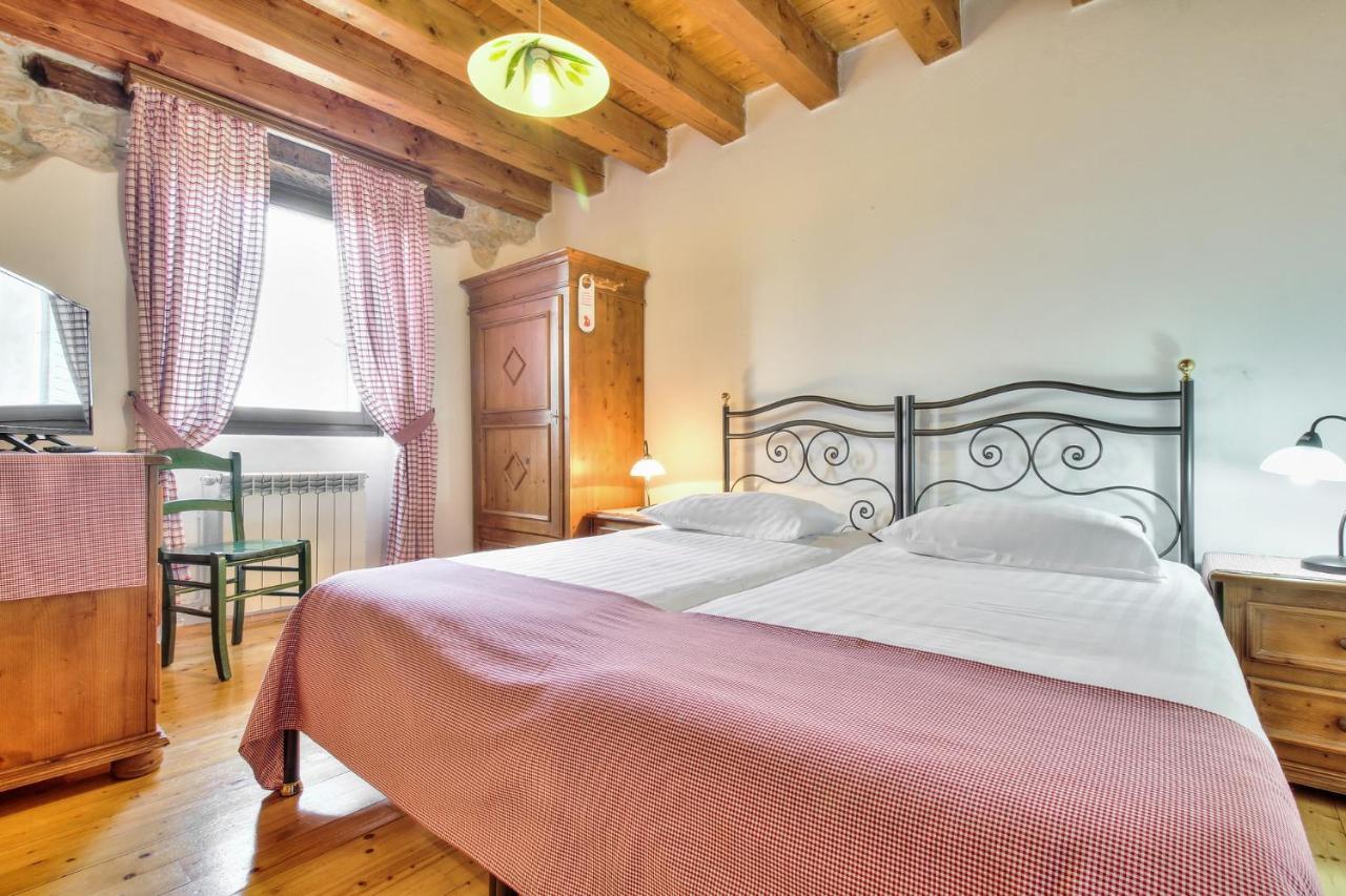Casa Romantica La Parenzana Buje Exteriör bild