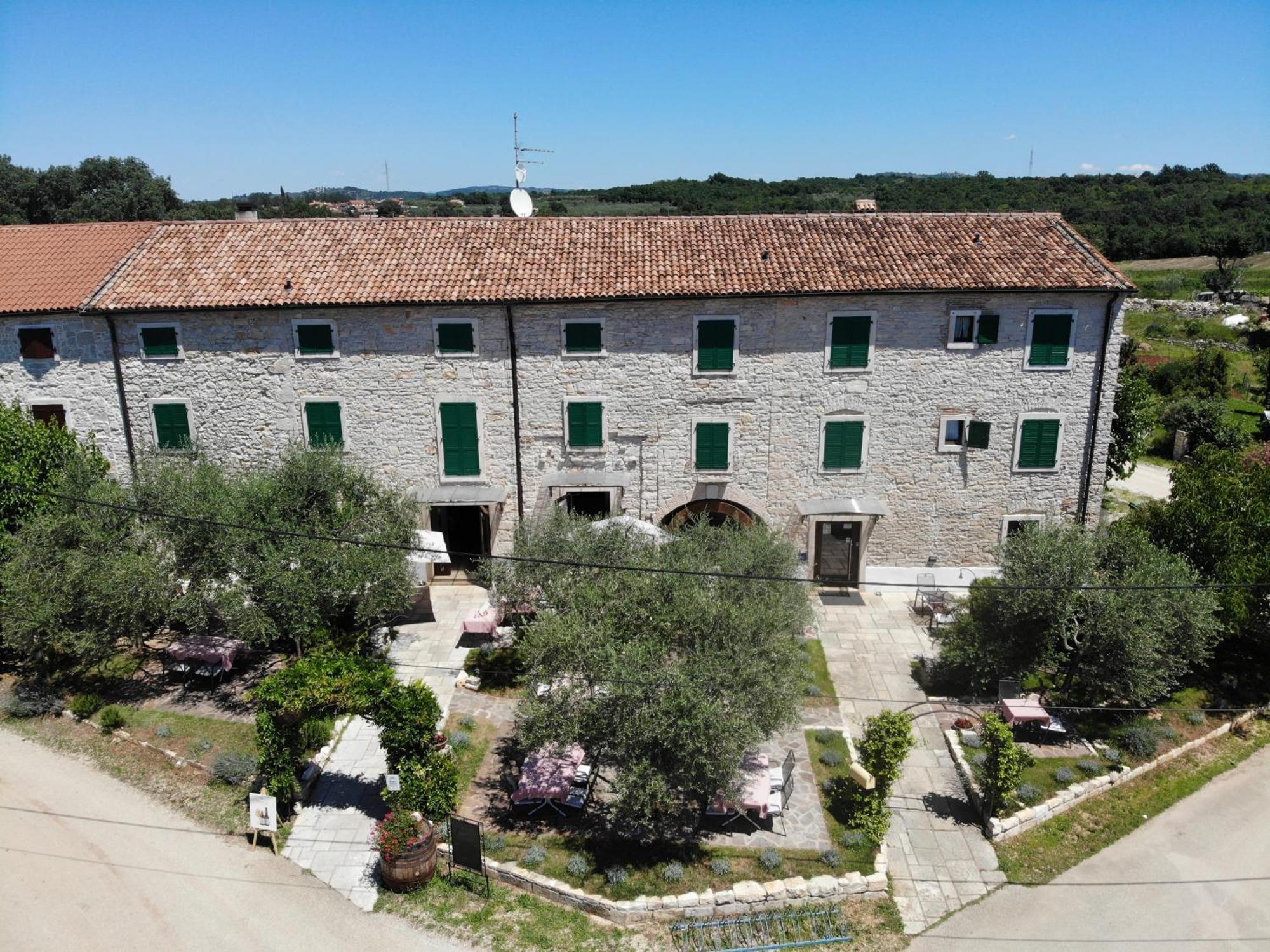 Casa Romantica La Parenzana Buje Exteriör bild