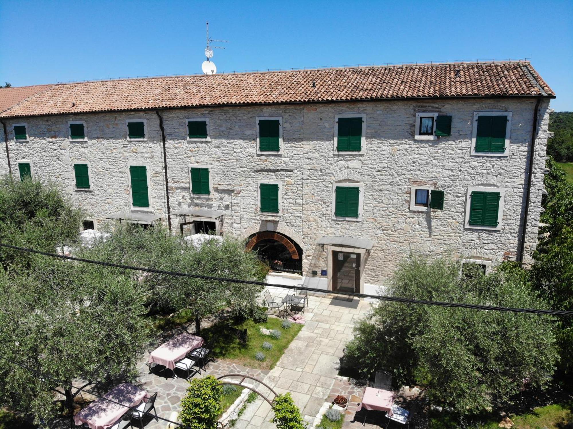 Casa Romantica La Parenzana Buje Exteriör bild